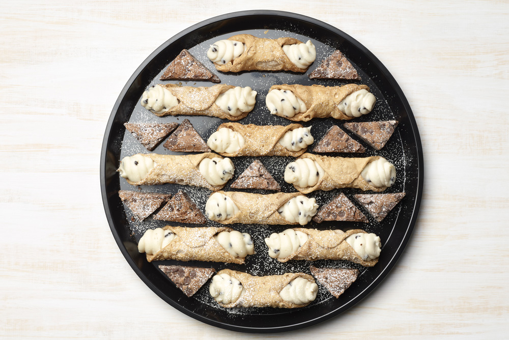 CateringMenu_CateringCannoliAndBrownieTray